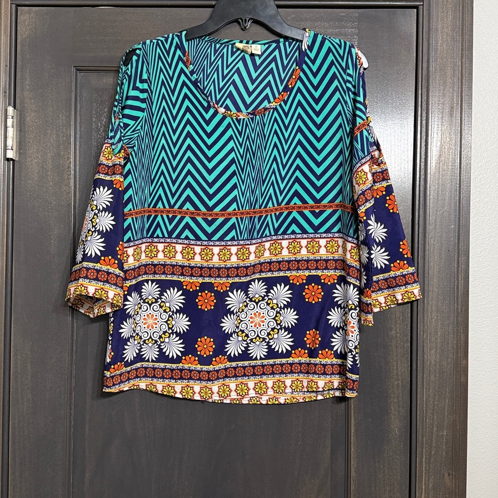 Francesca's Collection women’s colorful Blouse shoulder cutout‎ Small